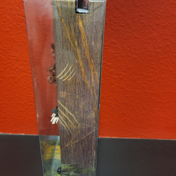 Twilight Victoria Barbie - Picture 2 of 6